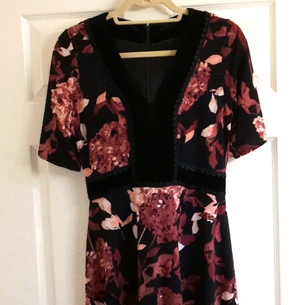 Ivanka trump floral velvet/lace trim dress 👗
